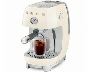 Macchina espresso SMEG ECF03CREU colore crema con funzione Cold Brew