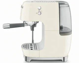 Macchina espresso SMEG ECF03CREU colore crema con funzione Cold Brew