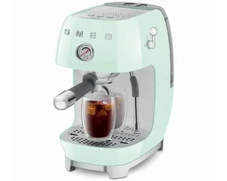 Macchina per caffè espresso SMEG ECF03PGEU, colore verde, con funzione Cold Brew.