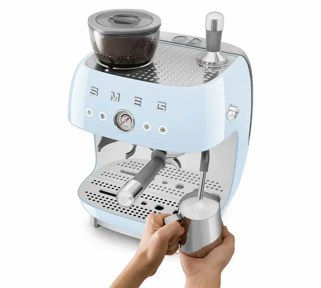 Cafetera espresso SMEG EGF03PBEU Azul Cielo Estilo Años 50 con molinillo incorporado