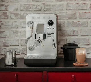 Ekspres do Kawy SMEG EMC02BLMEU Czarny