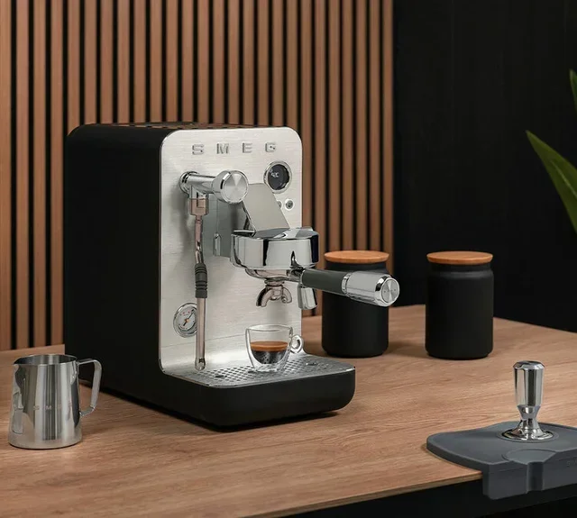 Ekspres do Kawy SMEG EMC02BLMEU Czarny
