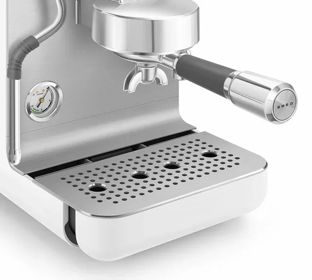 SMEG EMC02WHMEU White Manual Espresso Machine