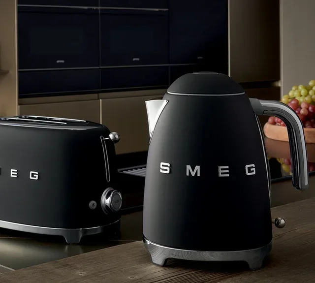 Smeg Waterkoker KLF03BLMEU Mat Zwart - 1,7 L