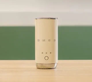 Montalatte SMEG MFF02CREU Crema
