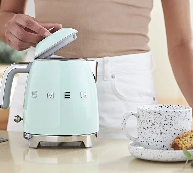 Czajnik SMEG Mini 0,8 L - Pastelowy Błękit - KLF05PGEU + Prezent