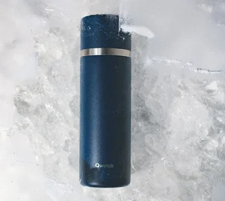 QWETCH Termosflaske 75cl - Matt marineblå med integrert kopp