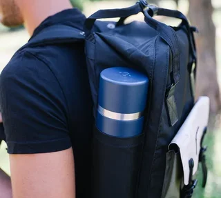 QWETCH Termosflaske 75cl - Matt marineblå med integrert kopp